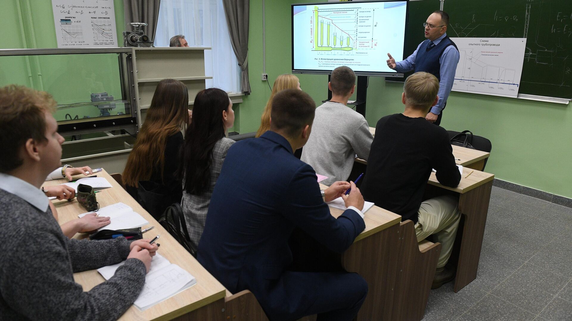 Минобр высказался об обязательном распределении для студентов-платников
