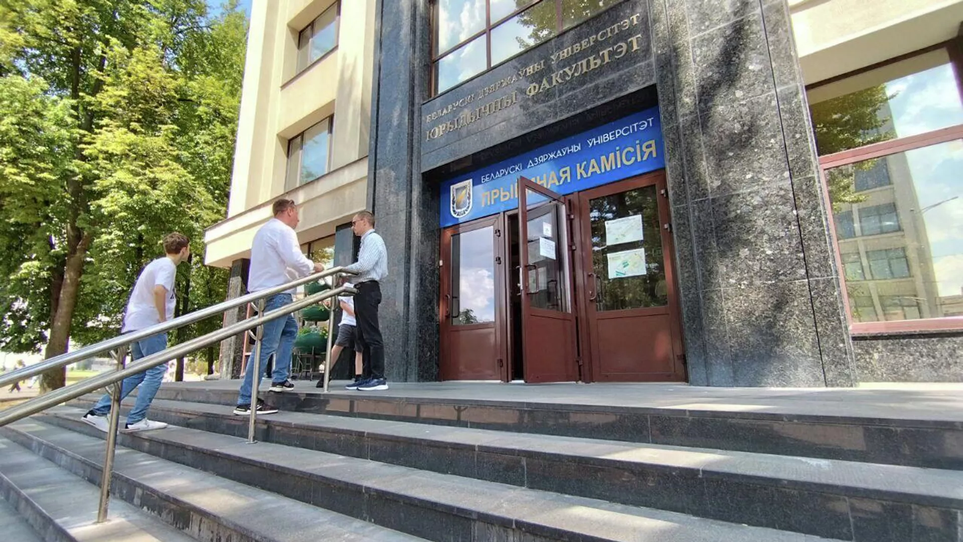 Минобр пояснил рекордный рост проходных баллов в вузах