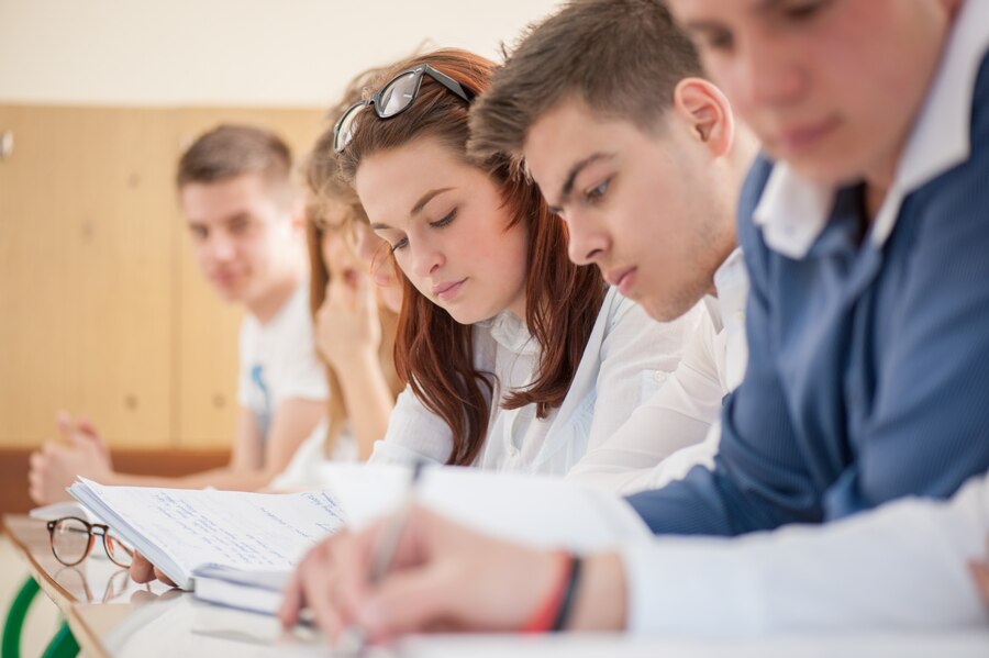 Более Br1 млн из спецфонда Президента будет направлено на поощрение одаренных учащихся и студентов