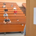 Подслушивали и подглядывали: 9 человек удалили с ЦЭ за нарушения правил