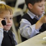 Глава Минобра прокомментировал запрет на мобильные телефоны в школах