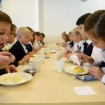 Минобр рассказал о стоимости школьного обеда в новом учебном году