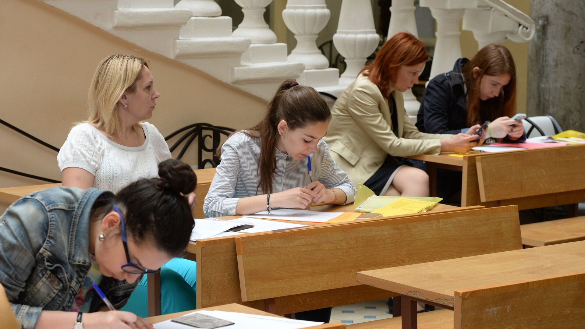 Сроки приема в вузы и ссузы назвали в Минобре