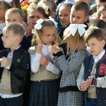 Новая история, другие обеды и дневники: что ждет школьников с 1 сентября