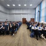 Городок встречает