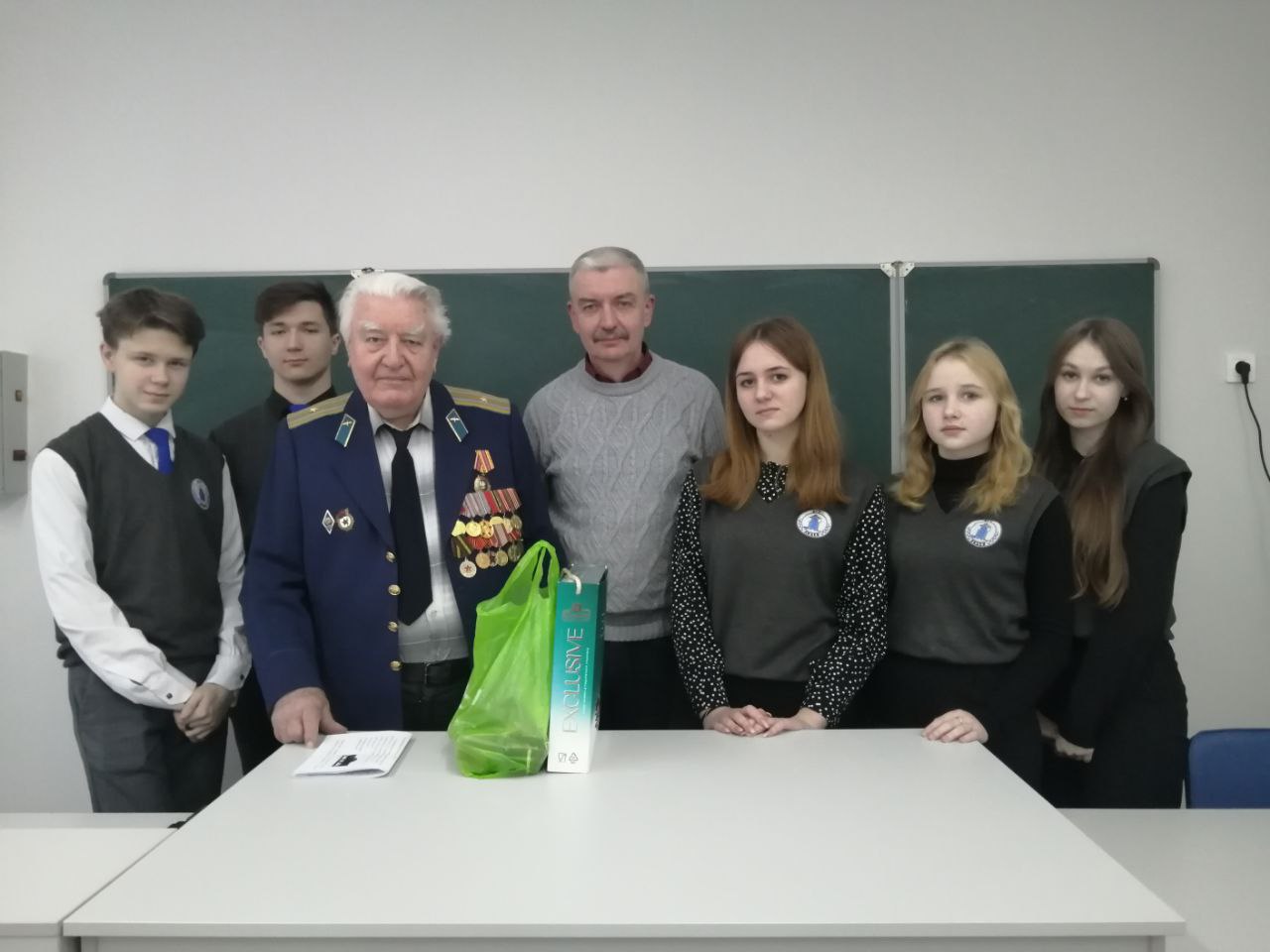 Тематический классный час в 10 «М» «Помним о войне – бережем мир!»