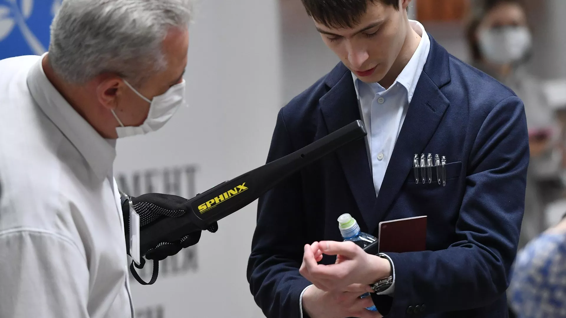 Абитуриенты не смогут пронести телефоны на ЦЭ и ЦТ