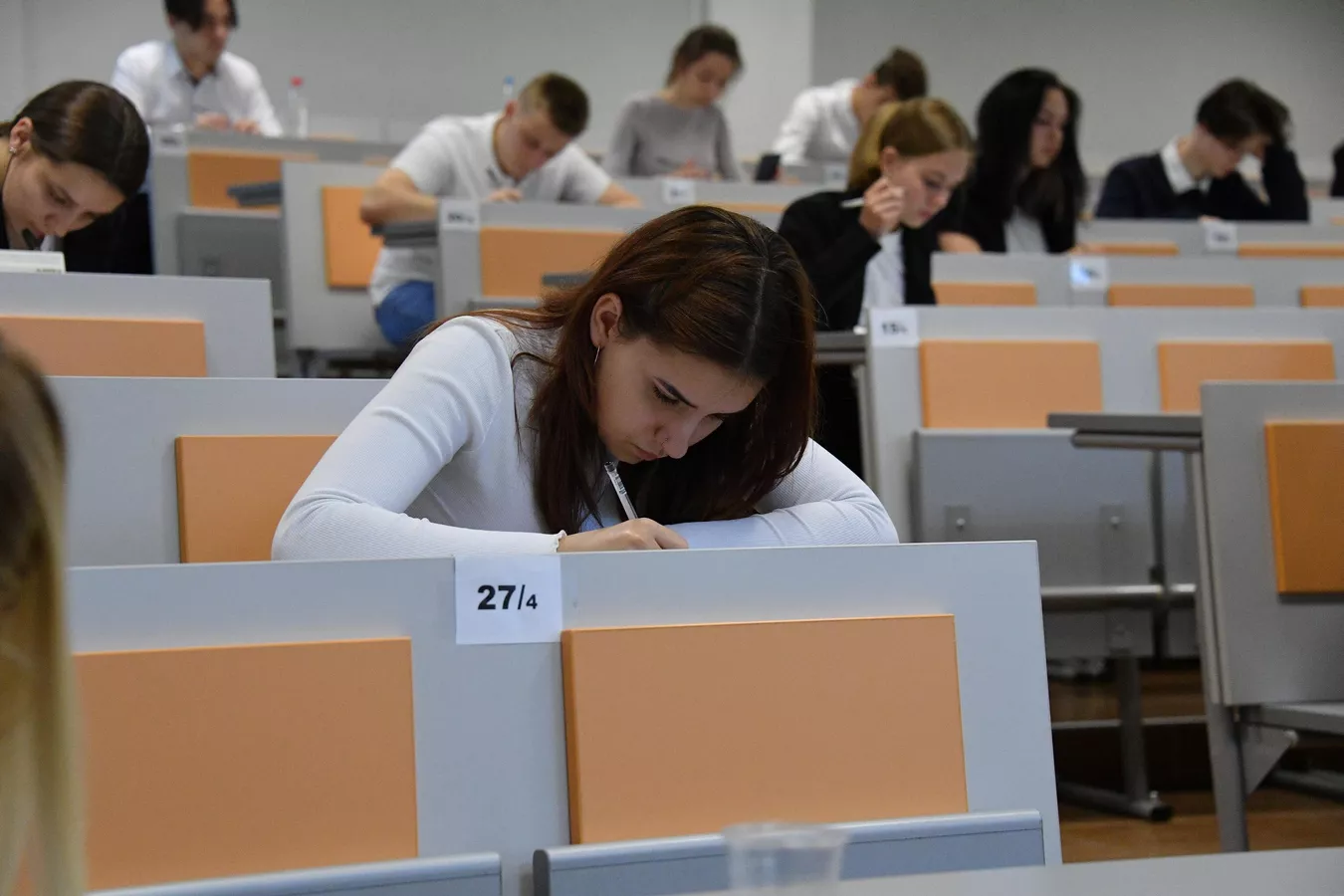 Минобр: поступить в вуз без экзаменов можно будет еще на 16 специальностей