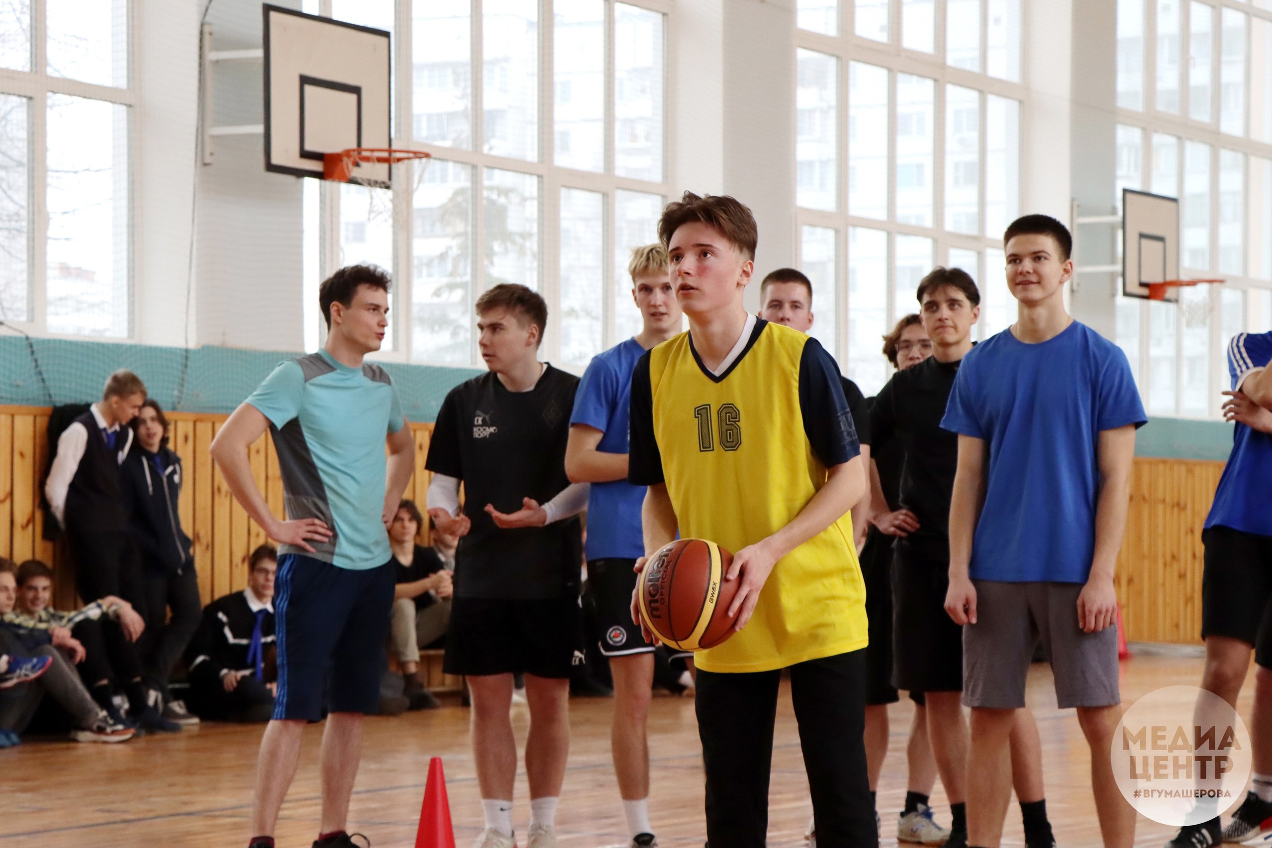 «А ну-ка, юноши!»