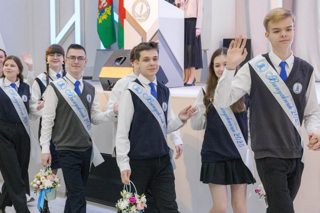 photo_5368651546419654333_y.jpg photo_5368651546419654333_y.jpg