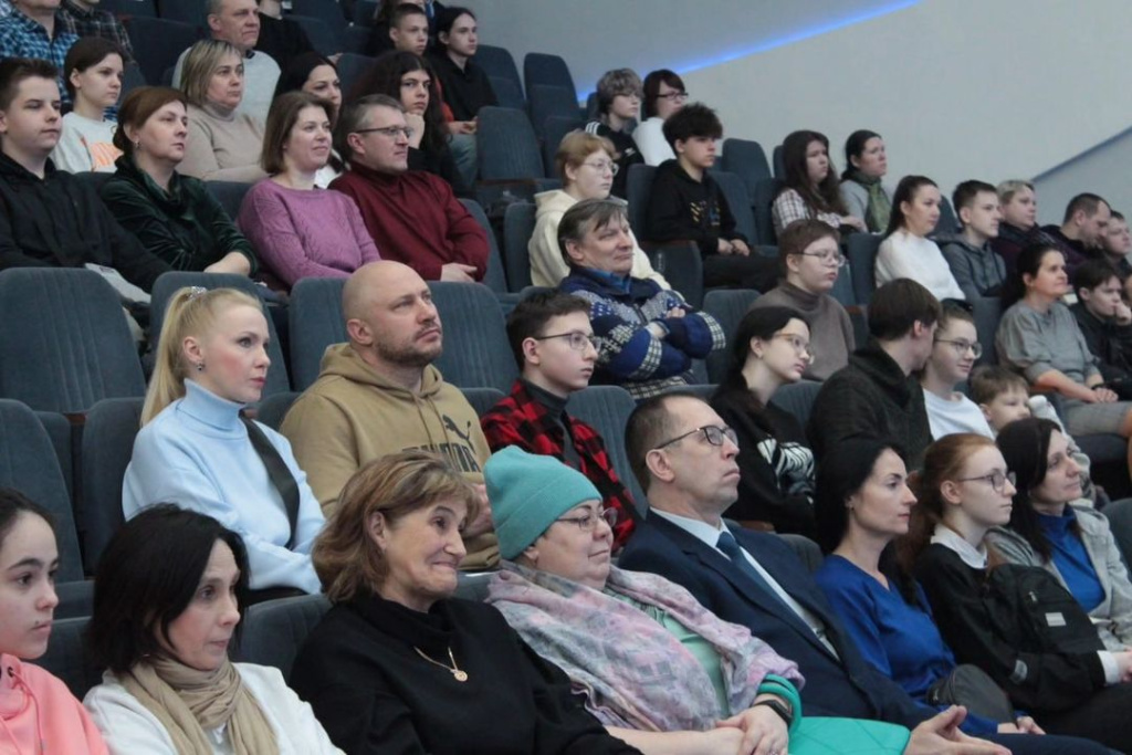 День открытых дверей Уже менее чем через два месяца начнётся новая приёмная кампания и наш Лицей@lyceum.vsu гостеприимно распахнёт свои двери перед теми кто готов пройти вступительных испытания и пополни (2).png