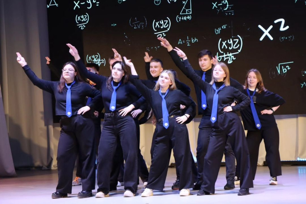 День открытых дверей Уже менее чем через два месяца начнётся новая приёмная кампания и наш Лицей@lyceum.vsu гостеприимно распахнёт свои двери перед теми кто готов пройти вступительных испытания и пополни (5).png