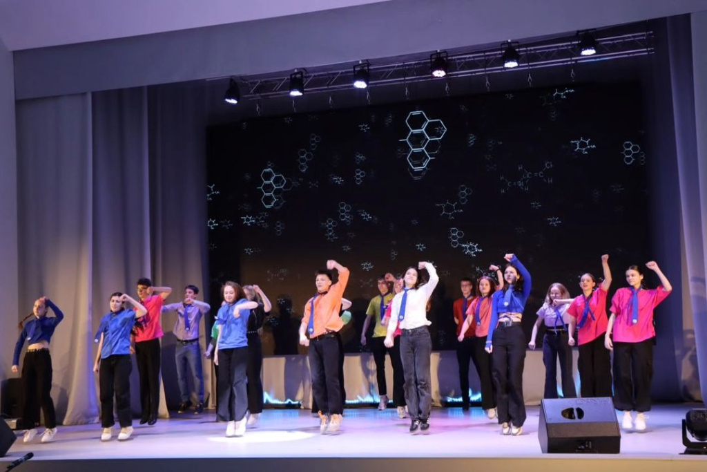 День открытых дверей Уже менее чем через два месяца начнётся новая приёмная кампания и наш Лицей@lyceum.vsu гостеприимно распахнёт свои двери перед теми кто готов пройти вступительных испытания и пополни (3).png