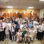 Министр образования с подарками приехал в детский дом № 5